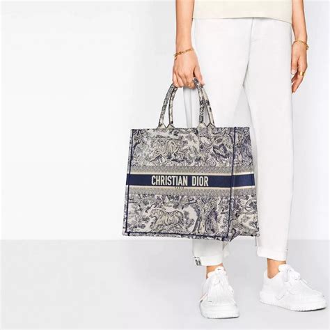 dior toye bag|Dior tiger print tote bag.